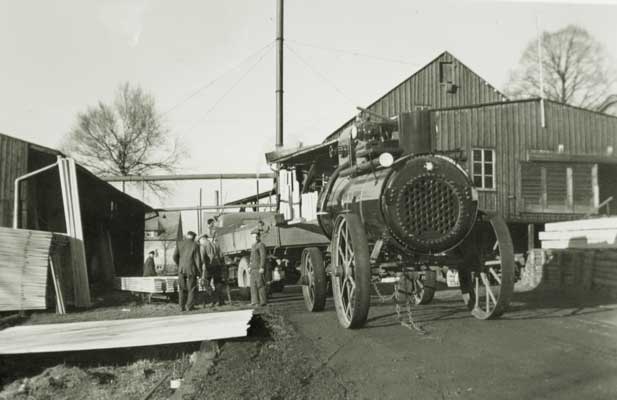 Bild etwa 1929,
Das Lokomobil für Außenarbeiten