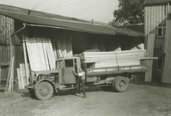 Bild 1947,
der als Fahrer nun die nächste
Baustelle beliefern mußte.