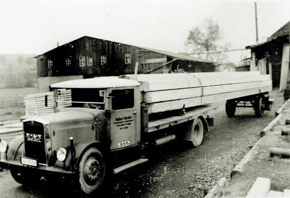 Bild 1934, 06Juni 1934 eine
Fuhre Balken für die
Festtribüne nach Annaberg.